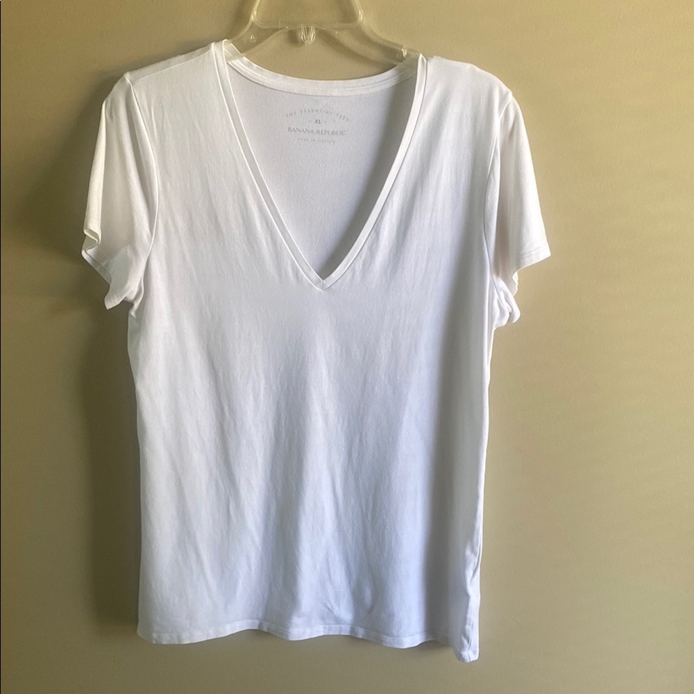 Banana Republic Classic White V-Neck Tee